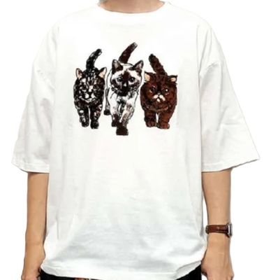 【ねこ雑貨 洋服】Ｔシャツ　Animal Village ネコフロッキーTシャツ　男女兼用 Ｌサイズ　３匹の歩く猫　ホワイト
