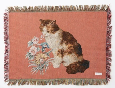 【ねこ雑貨 インテリア用品】マット タペストリー　ジャガード織ラグマット　花と三毛猫