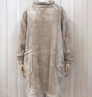 【ねこ雑貨 部屋着】冬物ルームウェア エプロン　ボア生地　猫のお顔ポケット付き あたたかいかっぽう着 割烹着　ライトグレー