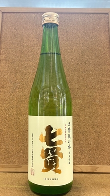 七賢　純米吟醸　天鵞絨の味(ビロードのあじ)　15度　720ml・1,8L