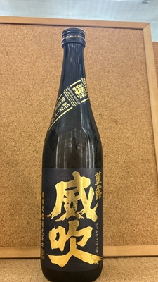 栄光冨士　菫露威吹(すみれつゆいぶき)　純米大吟醸　無濾過生原酒　16,9度　720ml・1,8L