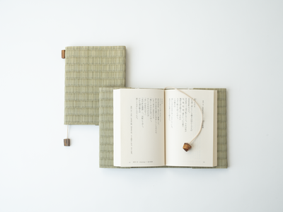 香りと手触りを楽しむ～屋久杉といぐさのブックカバー