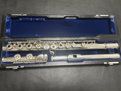 ムラマツフルートEXⅢ(EXRCE)Eメカ付き・リングキーモデル 全タンポ調整済みの美品です。
