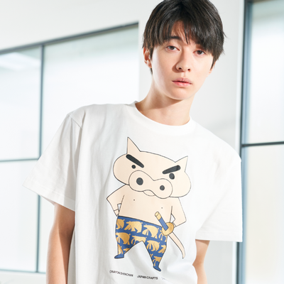 マタギ × ぶりぶりざえもん Tシャツ｜送料無料｜CRAYON SHINCHAN JAPAN CRAFTS