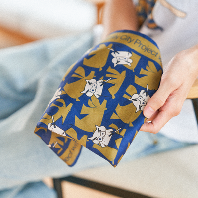 マタギ × ぶりぶりざえもん スカーフ｜送料無料｜CRAYON SHINCHAN JAPAN CRAFTS