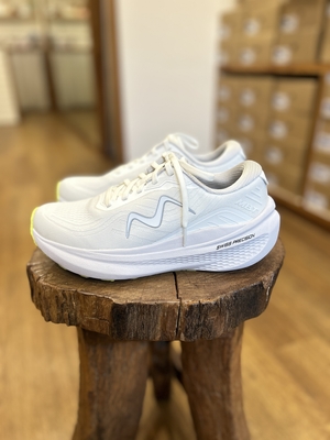 MBT-1000 LACE UP W OFF WHITE