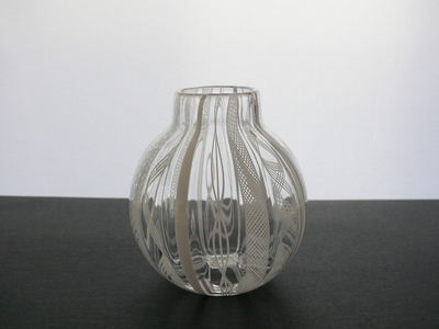 レースガラスのまる花器