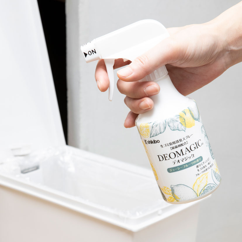デオマジック ジューシーフルーツ 生ゴミ臭用消臭スプレー（300ml）[除