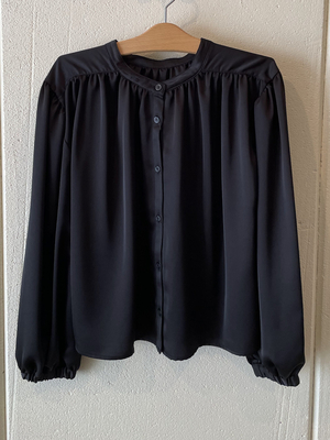 audrey and john wad 2wayギャザーブラウス black SH-017