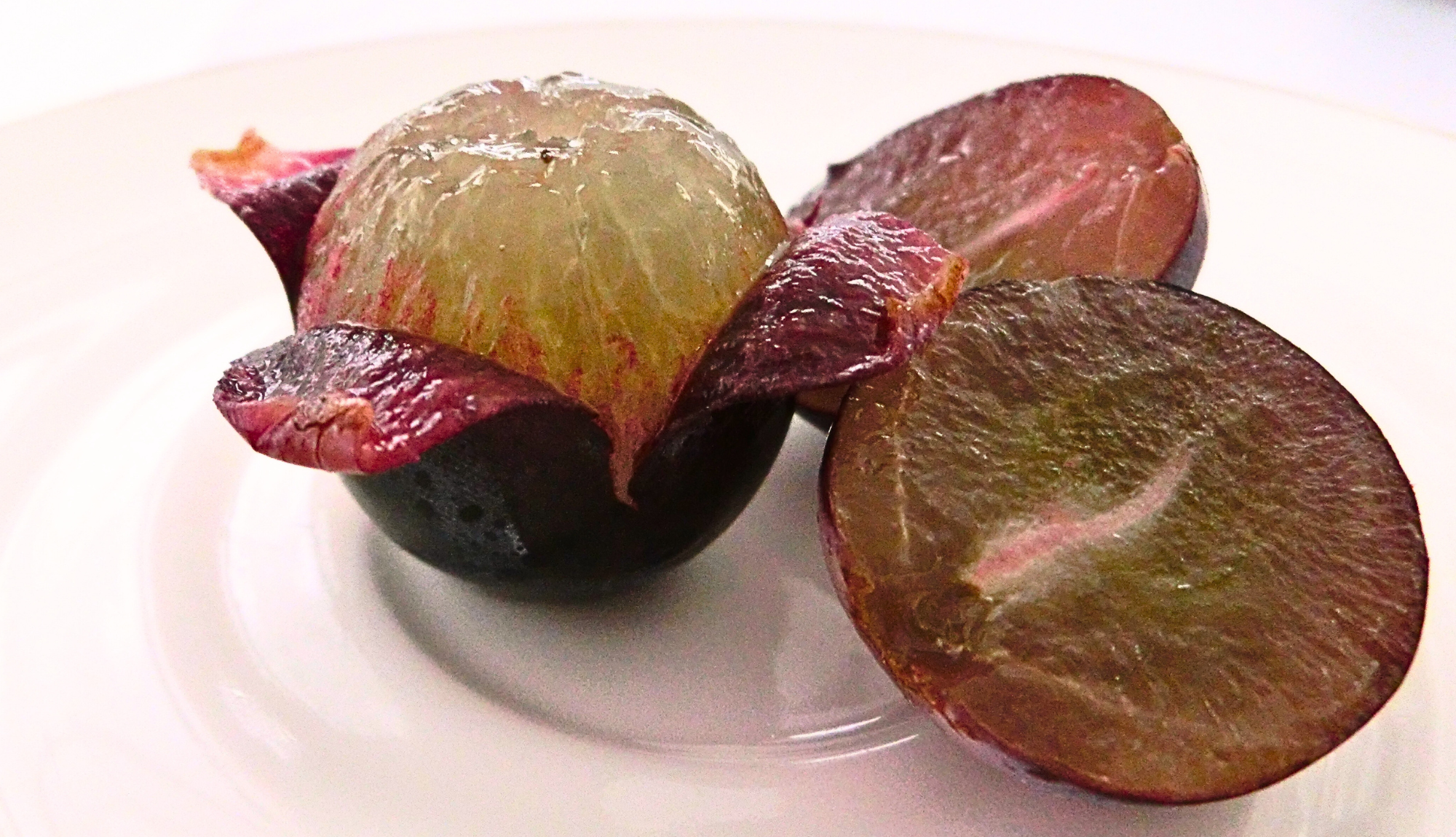 巨峰の甘さ、ジューシーな香りを皮ごと食べれます。