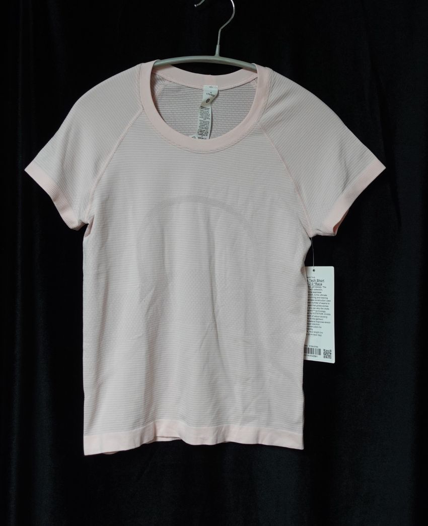 【超美品】ルルレモン　ハワイ限定　swiftly tech 半袖　サイズ4 超美品】ルルレモン ハワイ限定 swiftly tech 半袖 サイズ4
