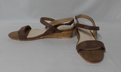 Menue［メニュー］ストラップローヒールサンダル