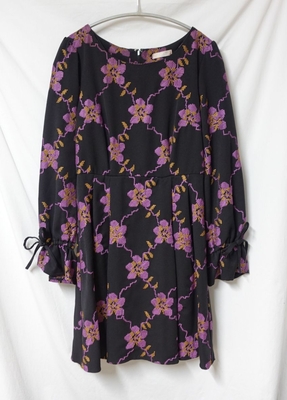 MIIA［］花柄刺しゅう入りワンピース