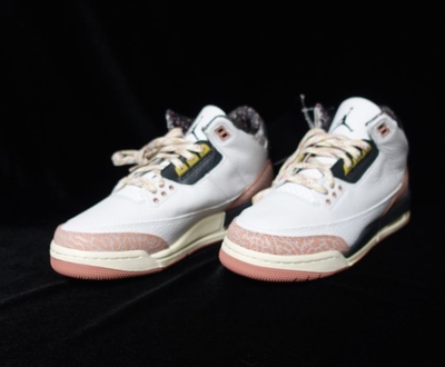 NIKE[ ナイキ］エアージョーダン３レトロGS　子供用運動靴　２５㎝