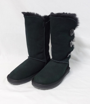 UGG［］CLASSIC　AUSTRALIAN　ボタン付きロングブーツ　ブラックムートン　23㎝～23.5㎝