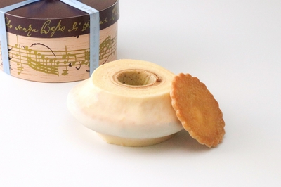 ホワイトショコラバウム箱入り