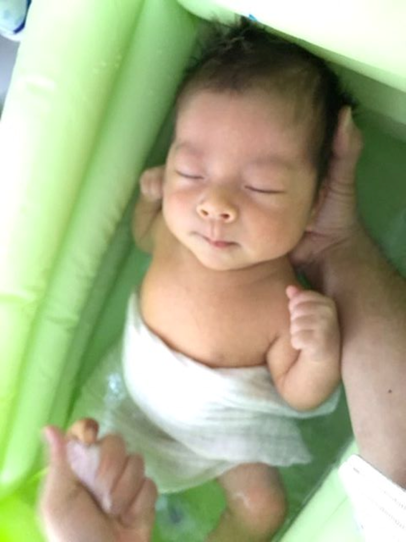 沐浴時に赤ちゃんへかける