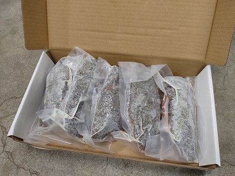 合鴨ロースパストラミ 1kg 中身