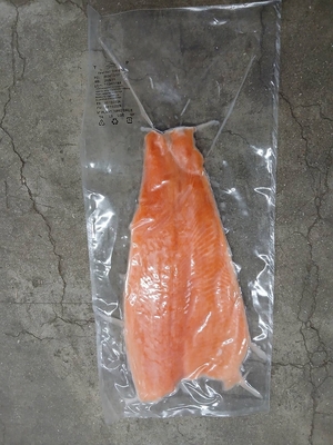 生食用サーモン　1枚（約500g）