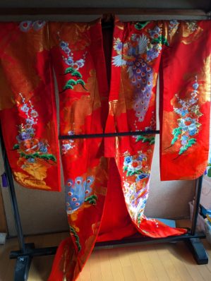 孔雀柄刺繍打ち掛け