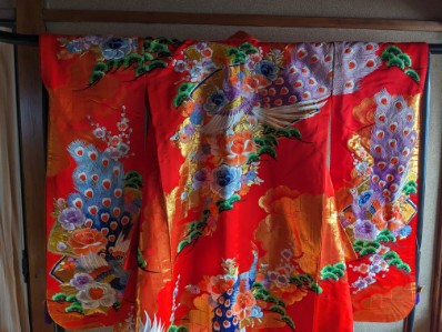 孔雀柄　刺繍　打ち掛け 孔雀柄刺繍打ち掛け