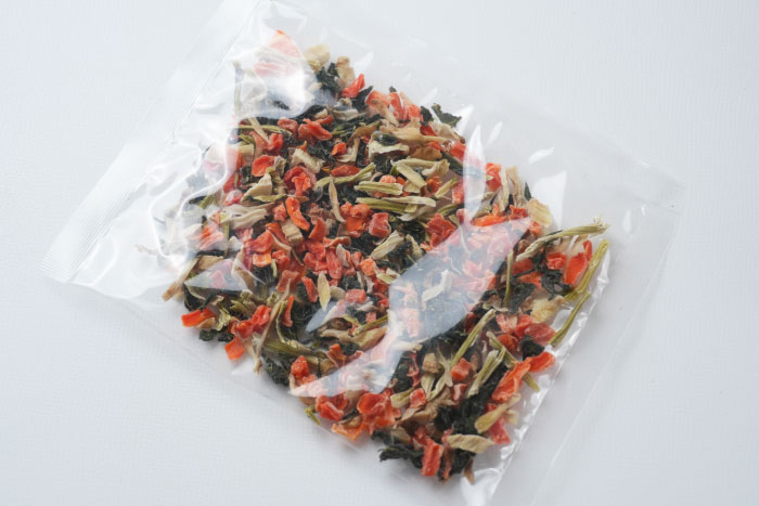 国産野菜（人参、ごぼう、大根葉）の写真