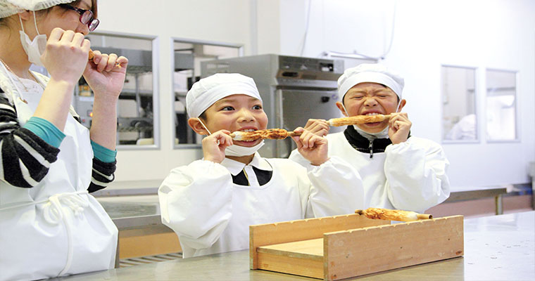 じゃこ天・ちくわ製造体験 | 谷本蒲鉾店