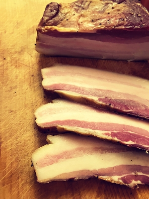 【おかげさまで完売です。】黒豚ばらベーコン