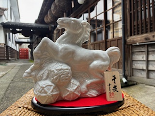 ＜新登場＞　2026年「馬（うま）」干支ボトル米俵バージョン７２０ｍｌ