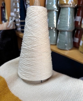 コットン40％ウール60％12番双糸の生成り