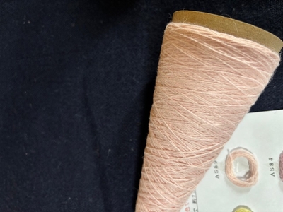 アルパカ50％ウール50％１５番双糸AS５９９の２０ｇ巻き