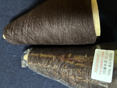 アルパカ50％ウール50％１５番双糸AS１３４の２０ｇ巻き