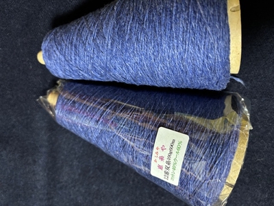 コットン40％ウール60％12番双糸の明るいブルー