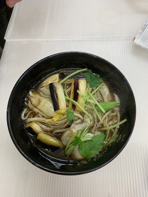 温かいそばの写真