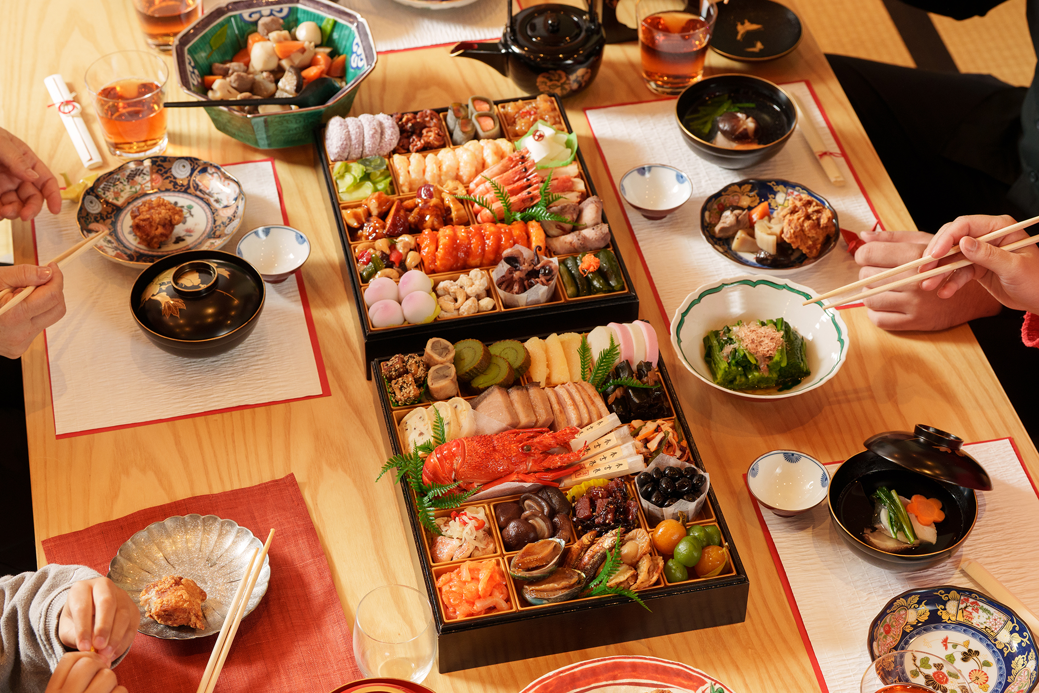 八仙閣おせちを囲むお正月の食卓