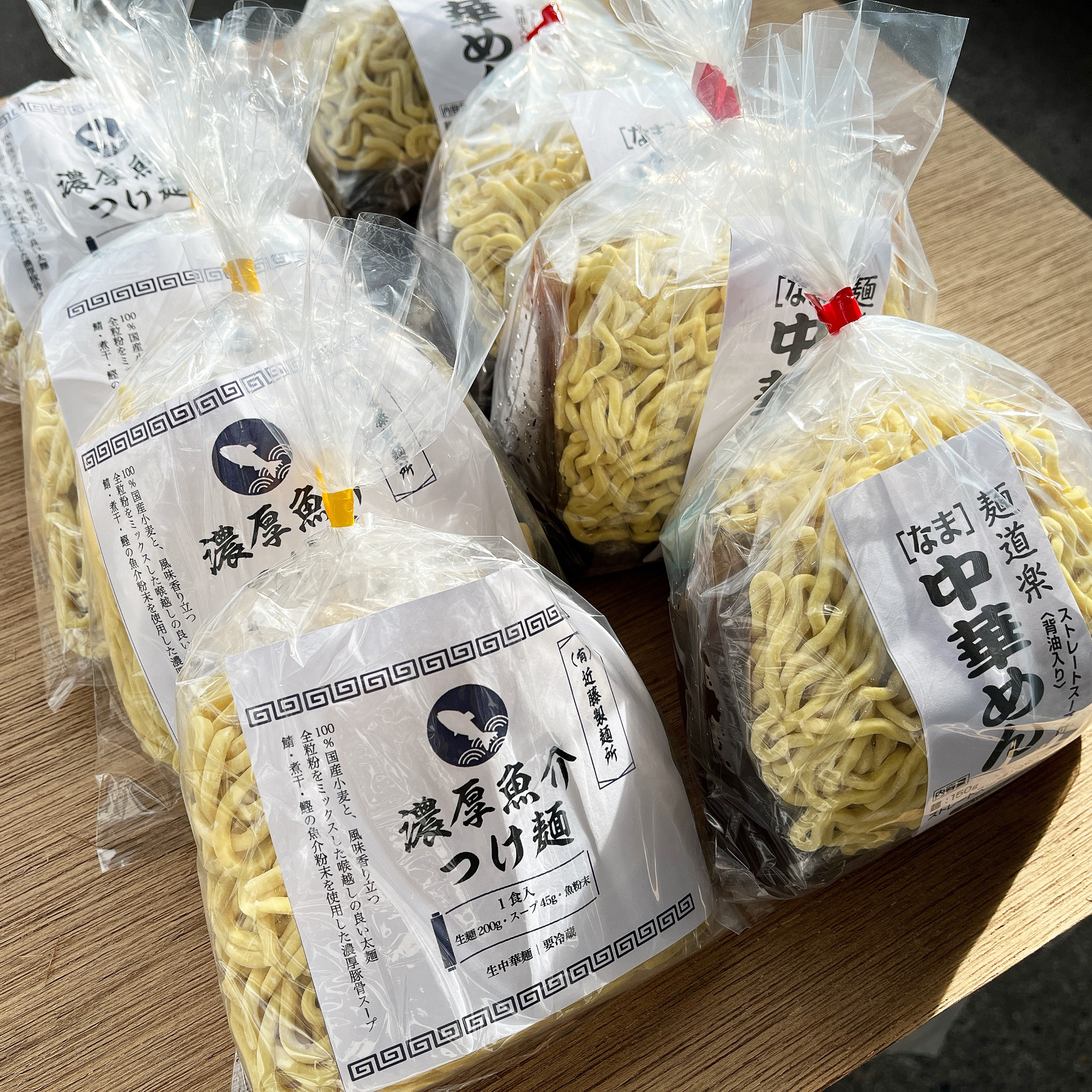 話題沸騰！燕背油ラーメンと濃厚魚介つけ麺 | 近藤製麺所直売STORE