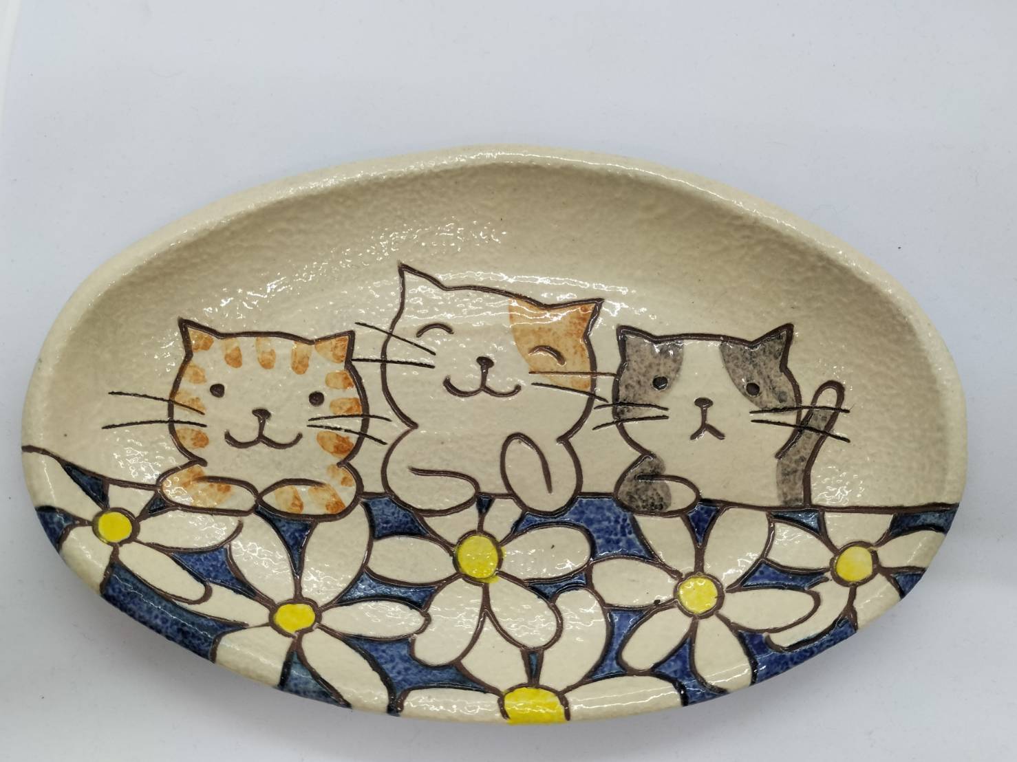 松浦コータロー　オーバル　猫と桜の絵柄の楕円形皿 ネコファミリーの絵付けオーバル皿 E ／ カレー皿 タタラ板作り・一点