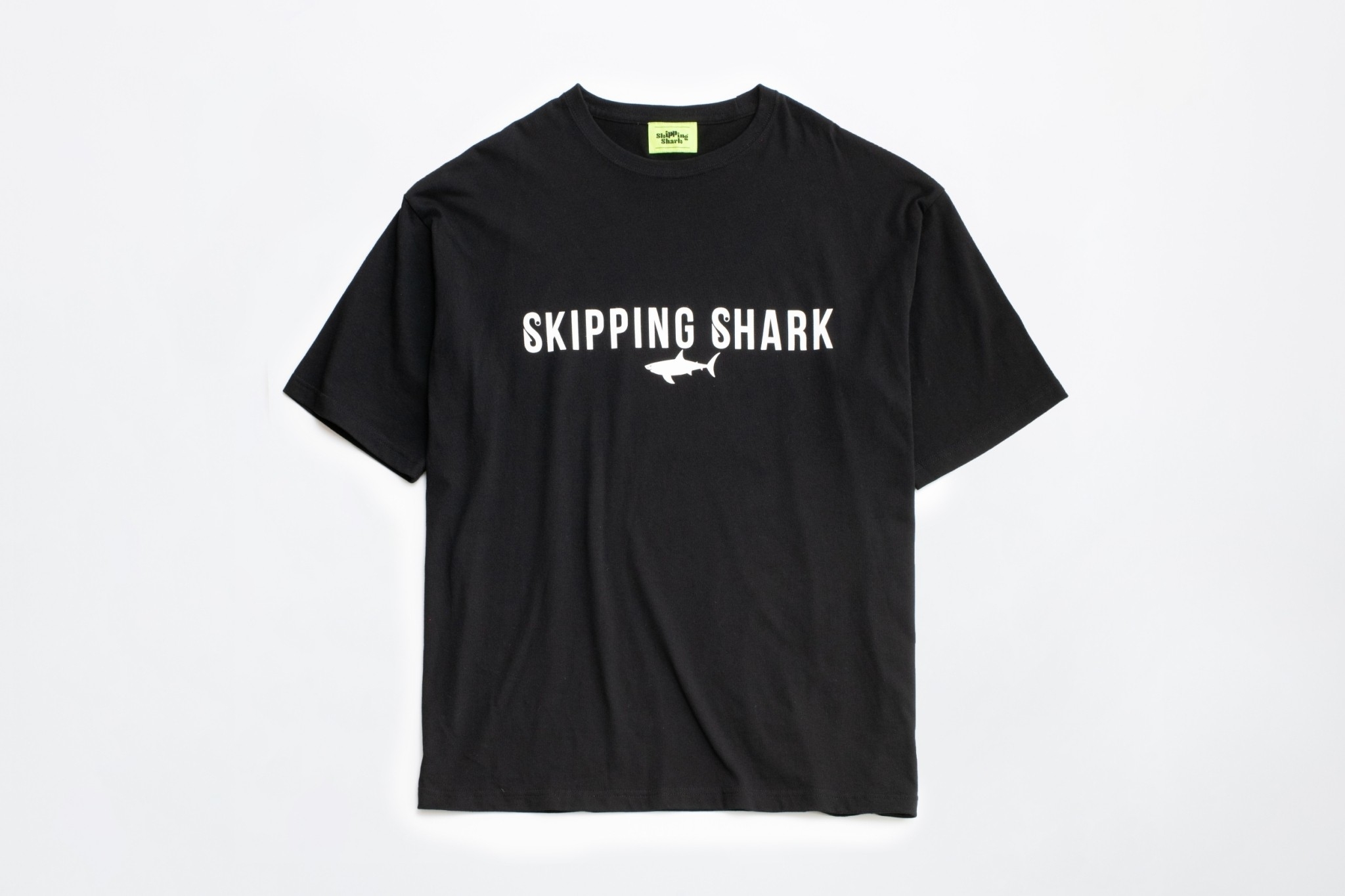 100%正規品 skipping スキッピングシャーク | tshirt logo ウェア