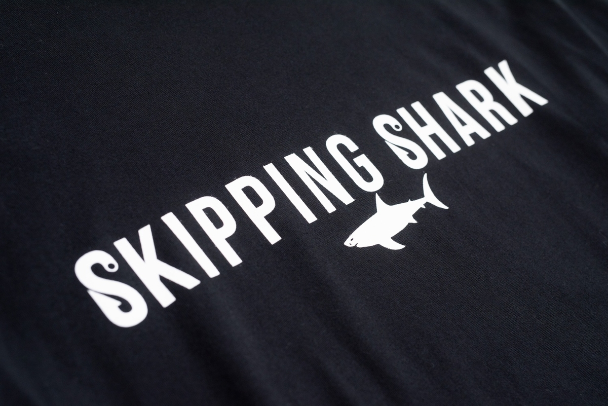skipping logo tshirt | スキッピングシャーク