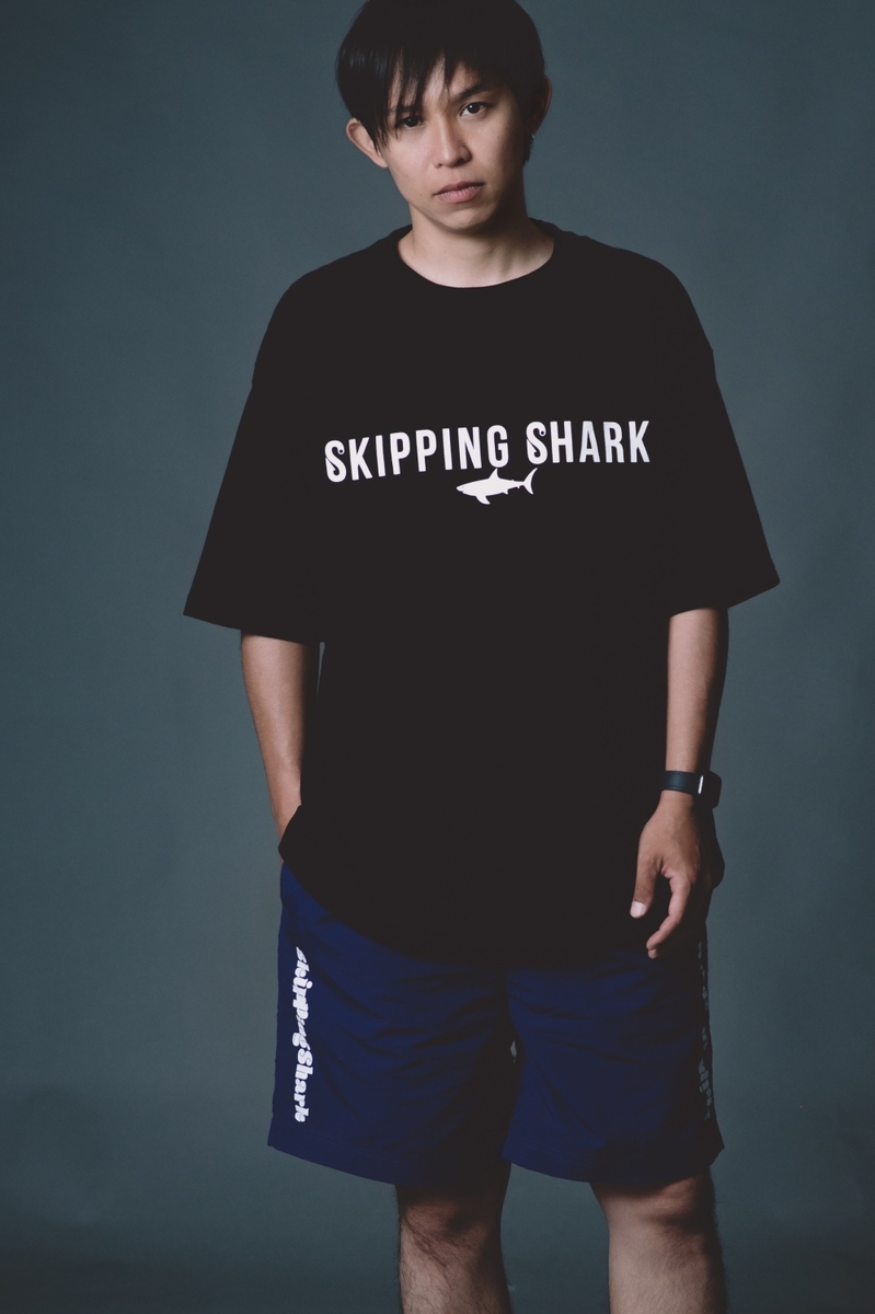 最も  skipping logo スキッピングシャーク | tshirt ウェア