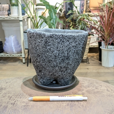 【 480 】【容器部分のみ：内径 約14cm 高さ 約13cm 】全高 約15cm (受皿付・鉢底穴あり)