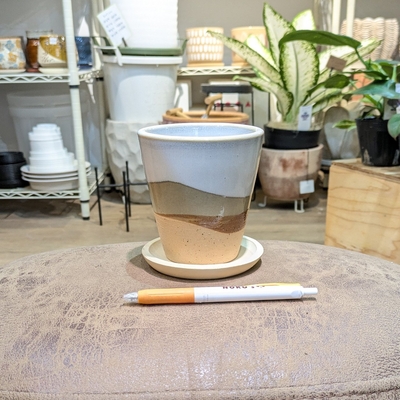 【 502 】内径 約9cm 高さ 約11cm  (受皿付・鉢底穴あり)