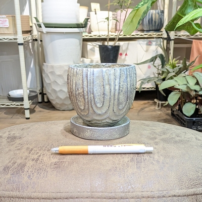 【 610 】内径 約9cm 高さ 約9.5cm (受皿付・鉢底穴あり)