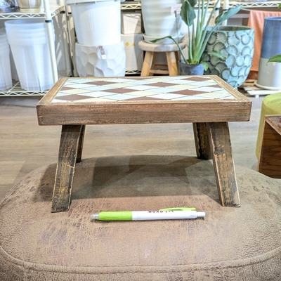 【木製スタンド・ブラウン】台座部分 約25cm × 約18cm 高さ 約14cm