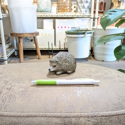 【はりねずみ】全長(鼻先～おしり) 約9cm 幅 約7cm 高さ約6cm