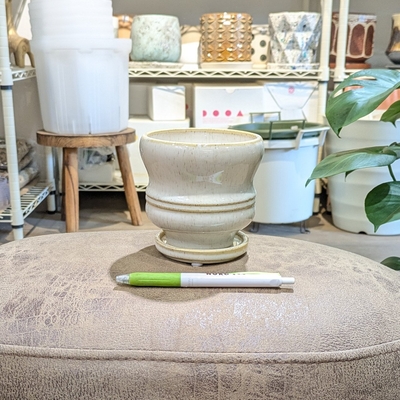 【 770 】内径 約10cm 高さ 約10cm (受皿付・鉢底穴あり)