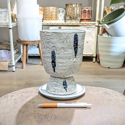 【 800 】【容器部分のみ：内径 約12.5cm 高さ 約13cm】全高 約18cm (受皿付・鉢底穴あり)