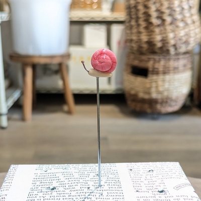 【かたつむり ピック】全長 約10cm 本体 約1.5cm &times; 1.5cm 