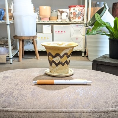 《 379 》内径 約7cm 高さ 約8cm (受皿付・鉢底穴あり)