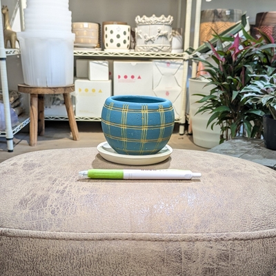 《 390 》内径 約7cm 高さ 約8cm (受皿付・鉢底穴あり)